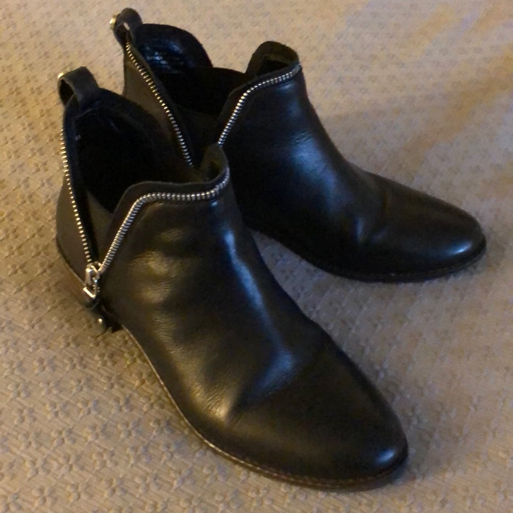 Steve Madden ankle booties with silver zipper